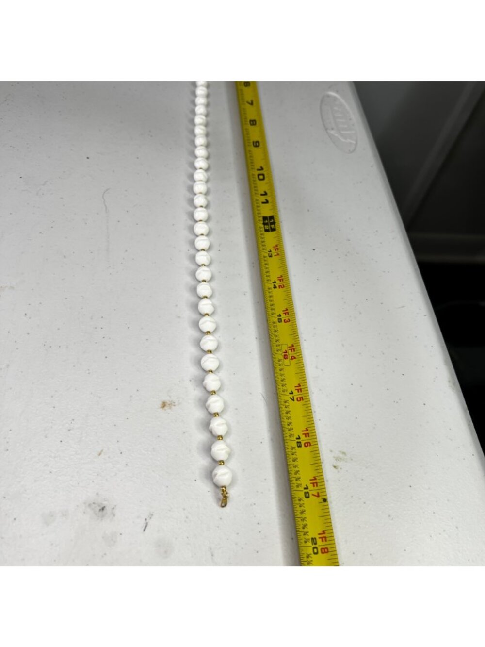 White Ribbed Lucite Bead Necklace Gold Tone Costume Jewelry 19" Vintage - Picture 2 of 7